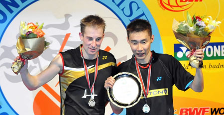 Malaysia's Lee Chong Wei(R) and Denmark's Peter Hoeg Gade display their trophies during the awarding ceremony after men's singles final match between them at Hong Kong open super series 2009 in Hong Kong, south China, Nov. 15, 2009. Lee won 2-1, and claimed the title of the match.